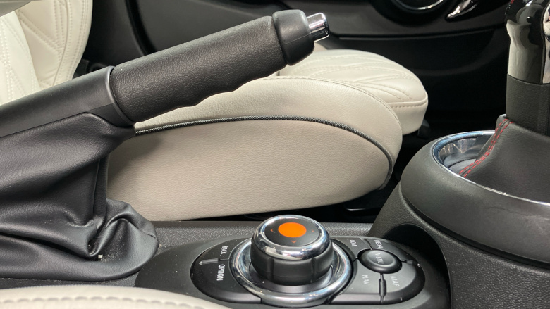 MINI Hatchback 2.0 Cooper S Exclusive II 5dr Auto [Comfort/Nav] Petrol Hatchback